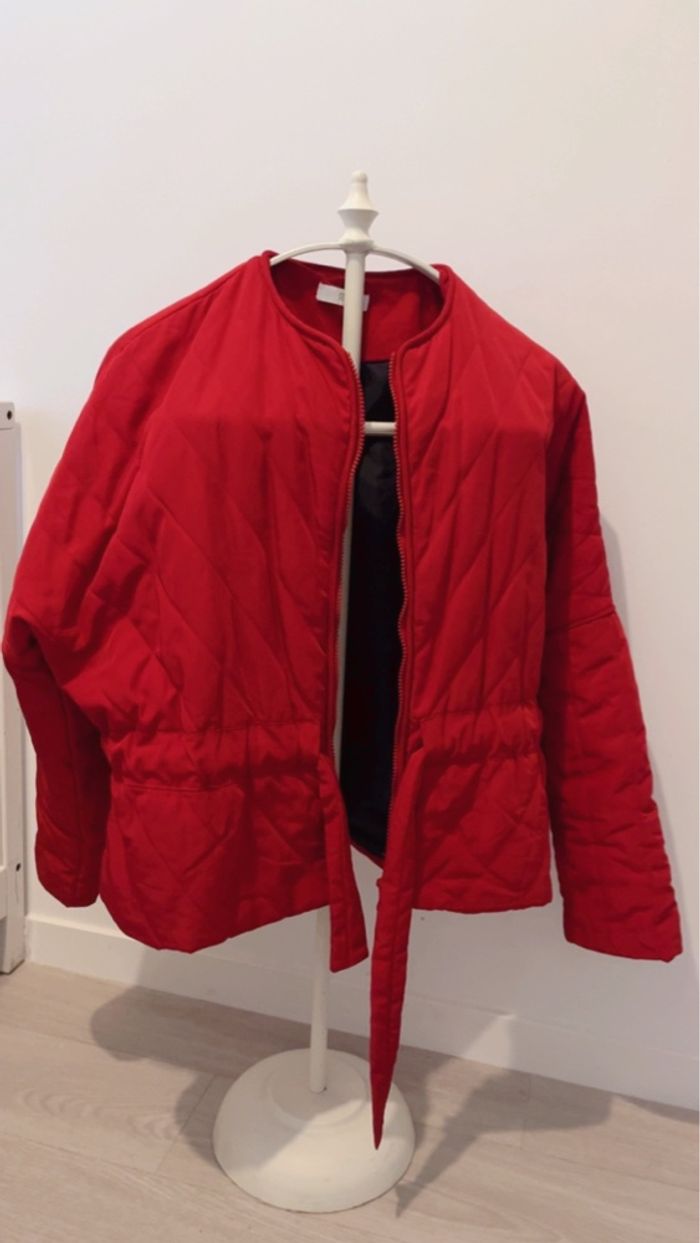 Veste mi-saison rouge avec cienture - photo numéro 8