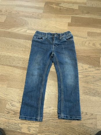 Jeans 4 ans garçon très bon état