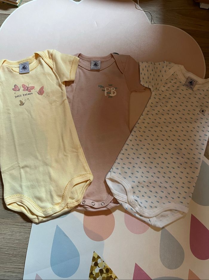 Lot de bodys fille 6mois petit bateau neuf - photo numéro 2
