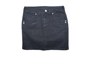 mini jupe en jeans épais idéal hiver  taille indiquée 34 peut aller a un 36