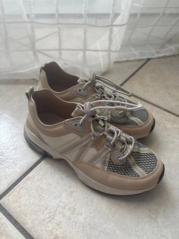 Paire de baskets fille Zara taille 35