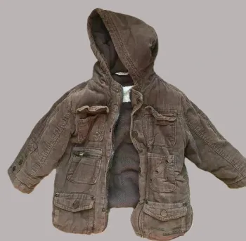 🧥 Blouson garçon 18 mois à capuche – Parfait état