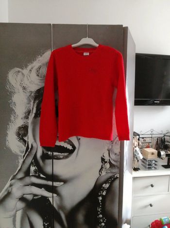 Pull fille tape à l œil