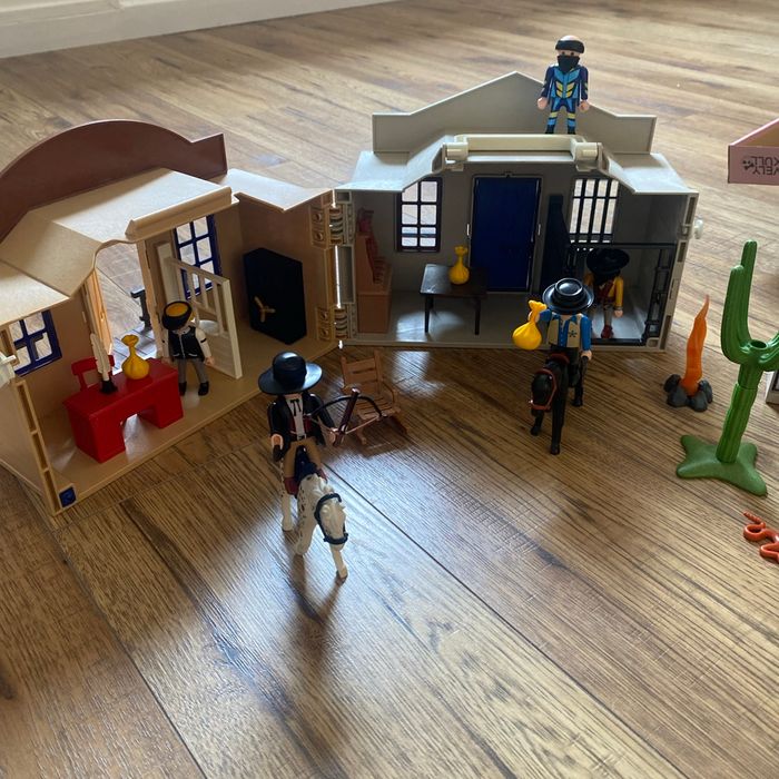 Lot playmobil garçon - photo numéro 2