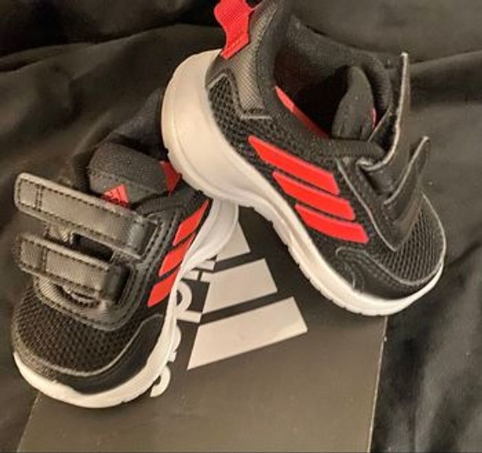 Baskets ADIDAS T.18 Neuves Tensaur Run Confort + 3 Chaussettes