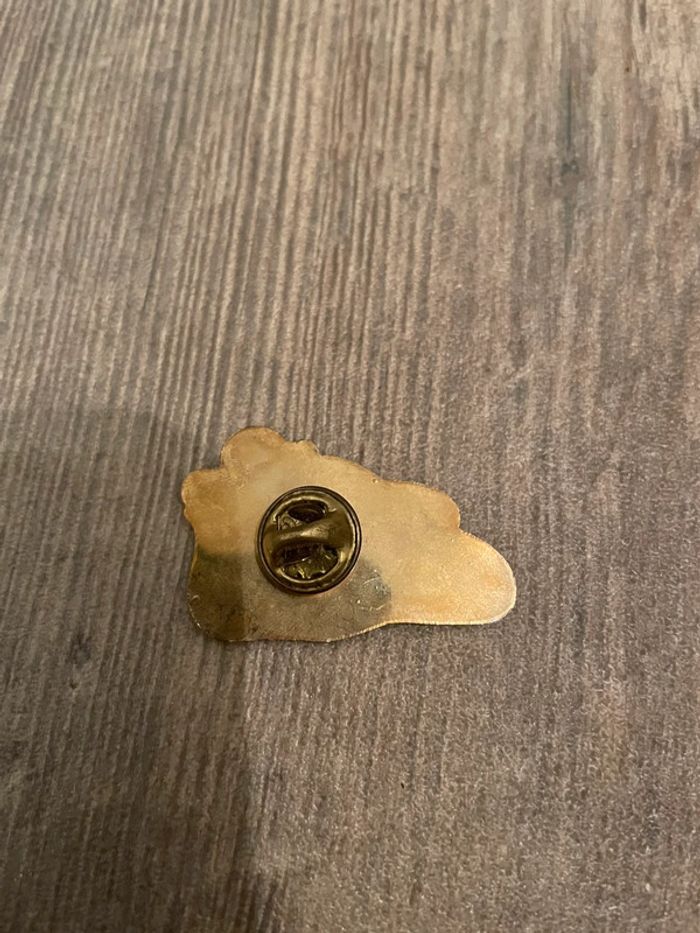 Pin’s Renault Clio - photo numéro 2