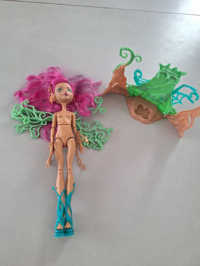 Lot 10 poupées monster high et supports - photo numéro 10