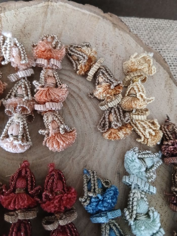 Lot de 15 glands pompons long guipure à coudre ou autre - photo numéro 4