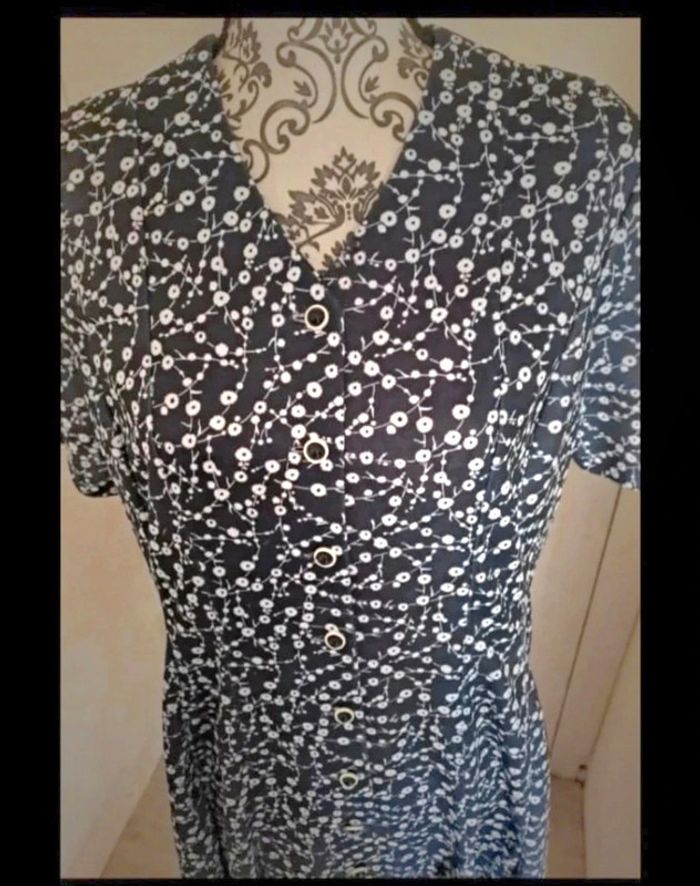 Robe bleu nuit ou robe de grand-mère