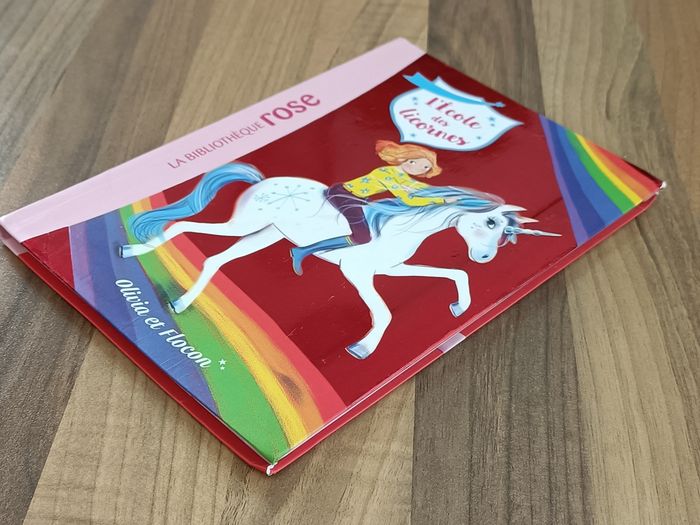 Livre École des licornes 🦄 tome 6 Olivia et Flocon - photo numéro 2
