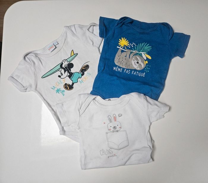 Lot de 3 bodies taille 6 mois