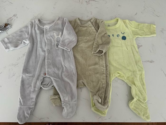 Lot vêtements 1 mois - photo numéro 1
