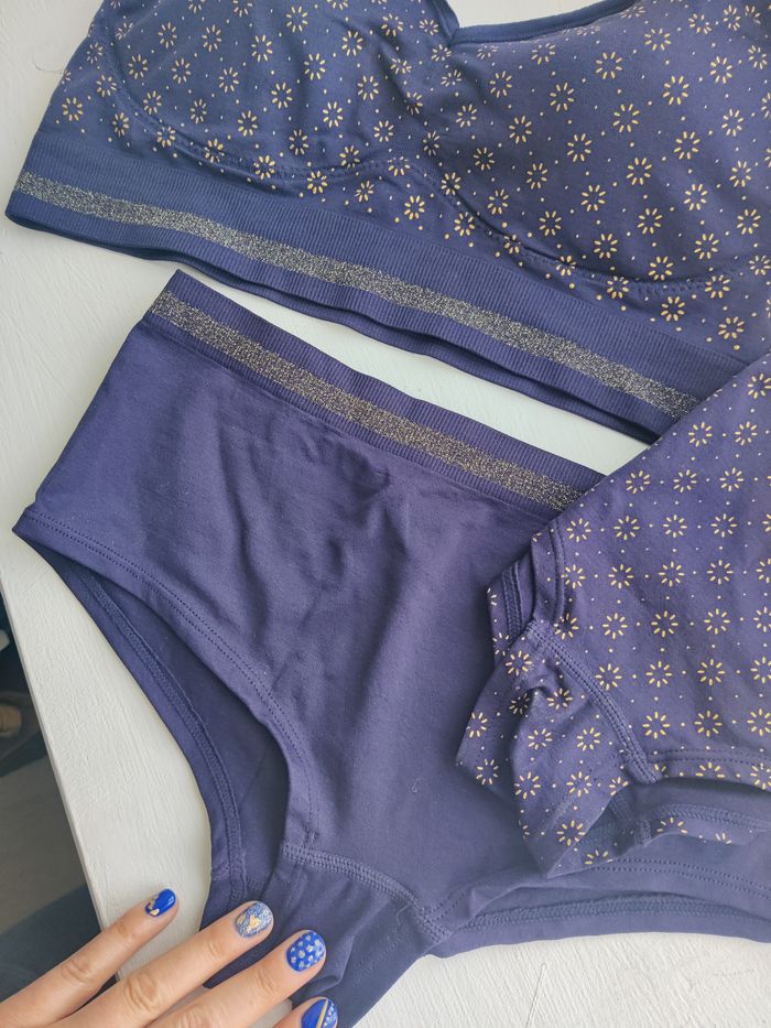 Brassière bretelles ajustables marine et doré U essentiel Taille 38-40 - photo numéro 2