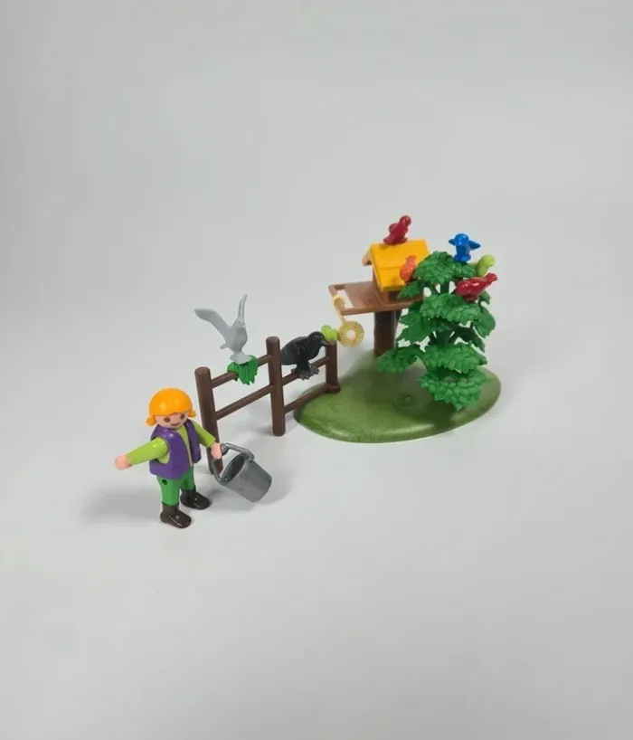 Playmobil Enfant avec mangeoire et oiseaux - photo numéro 1