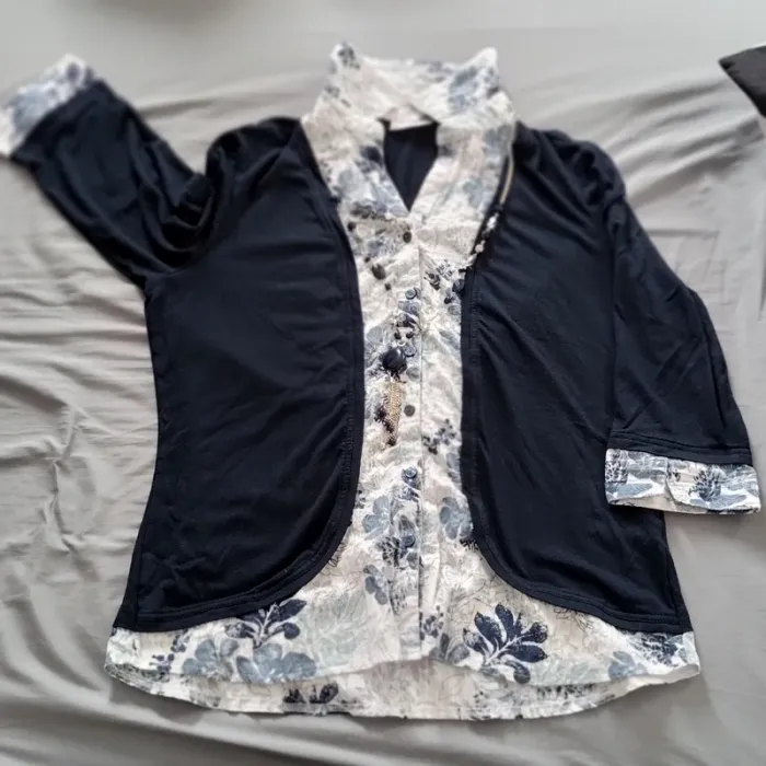 Chemisier avec son collier
