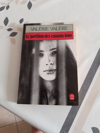 Livre le pavillon des enfants fous