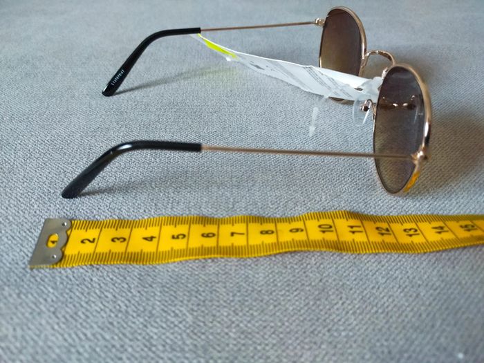 Lunettes de soleil rondes dorées – Neuves avec étiquette - photo numéro 6