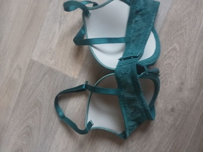 Soutien gorge 95C triumph neuf avec armature et mousse pour effet belle poitrine - photo numéro 7