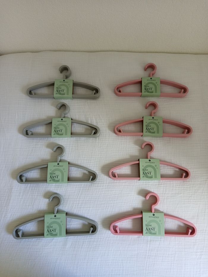 Lot de 48 cintres enfants / bébé neufs