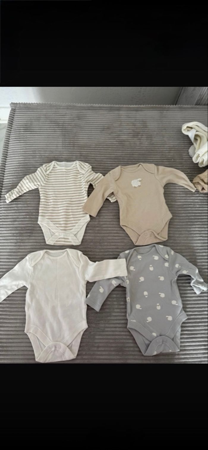 Lot vêtements bébé taille 1 mois - photo numéro 6