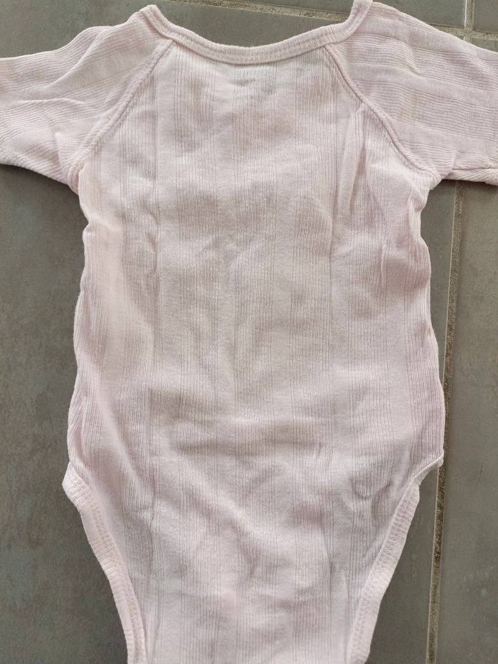 Lot de 2 bodies en 9 mois fille faciles à mettre - photo numéro 9