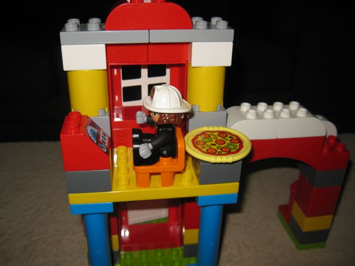 lego duplo caserne de pompier - photo numéro 3