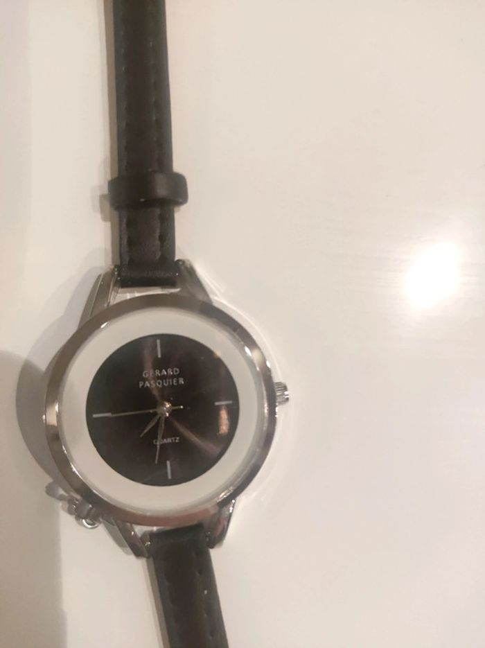 Montre fine noir Gerard Pasquier quartz