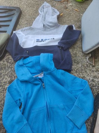 Lot 2 sweats 6 ans