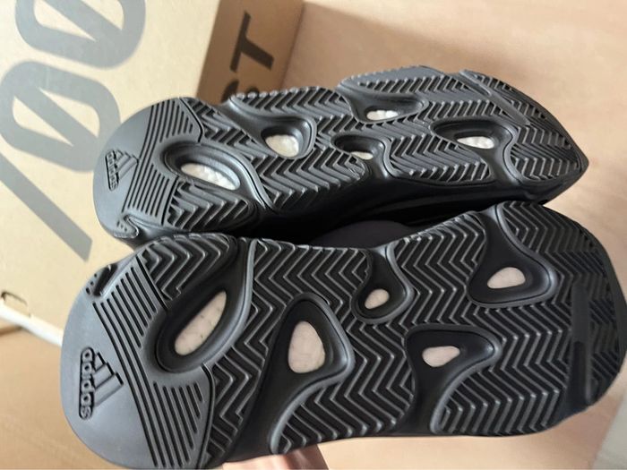 Yeezy Boost 700 Mnvn 45,5 - photo numéro 4