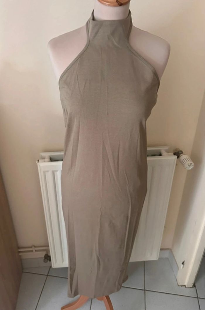 Robe d’été, dos nu, kaki, Stradivarius