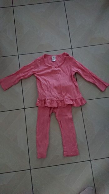 Pijama deux pièces rose avec petits cœurs blancs