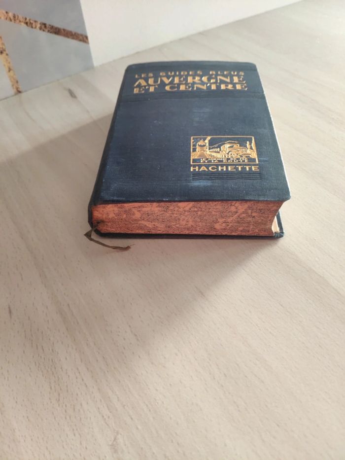 Guide bleu Hachette Auvergne et Centre chemin de fer et route 1924 - photo numéro 4
