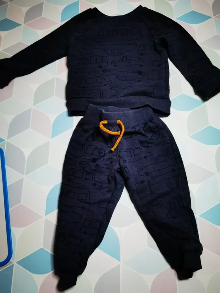 D4581 - ensemble jogging garçon 12/18 mois - photo numéro 2