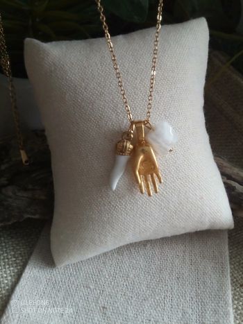 Collier talisman main pierre de lune