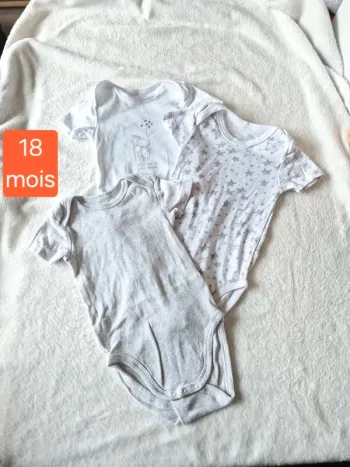 Lot 3 bodies 18 mois