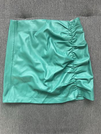 Jupe simili cuir pull and bear