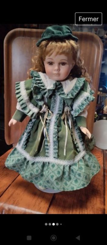 Poupée porcelaine rousse 42 cm avec pied fourni