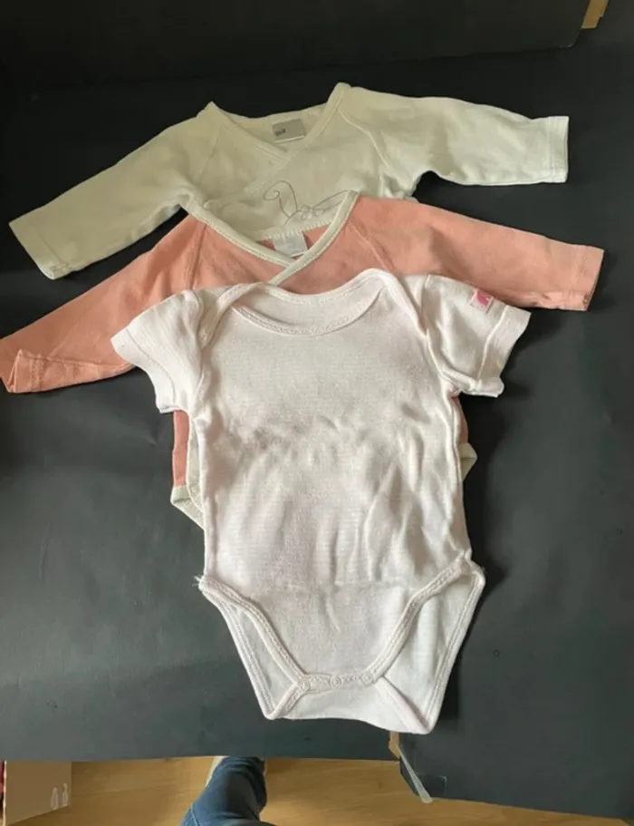 3 bodys fille 3 mois