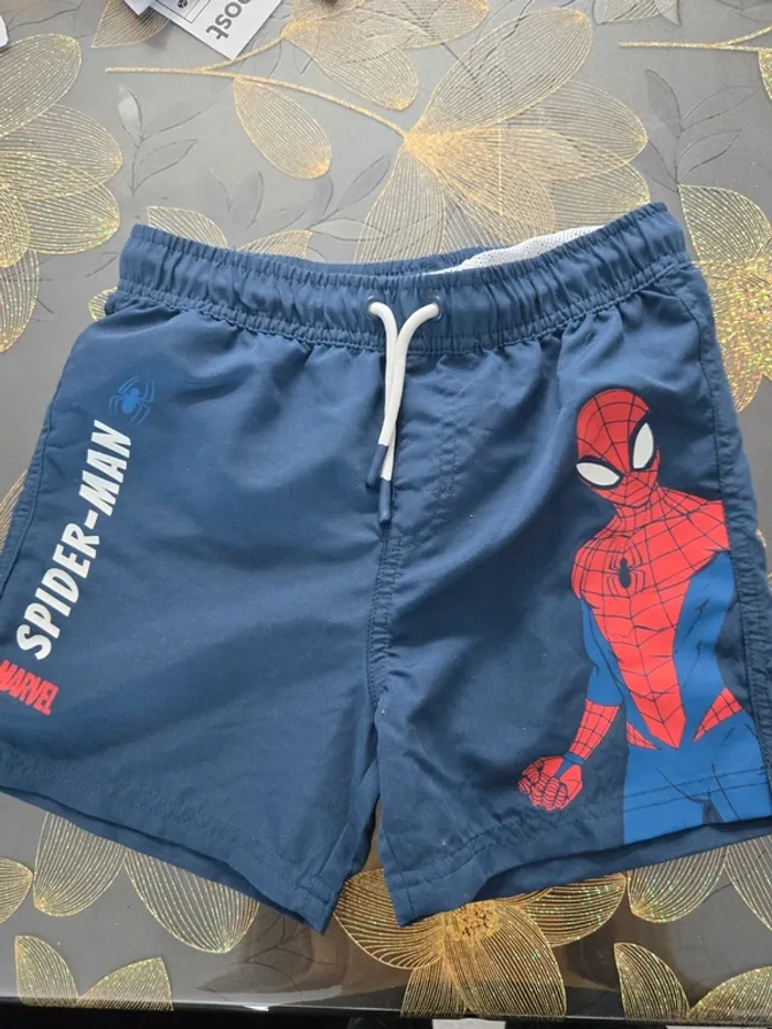 Short de bain Spiderman 7-8 ans