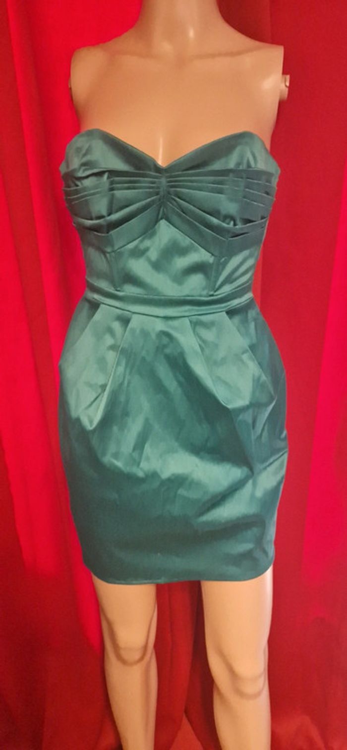 Jolie robe taille XS sans bretelles - photo numéro 2