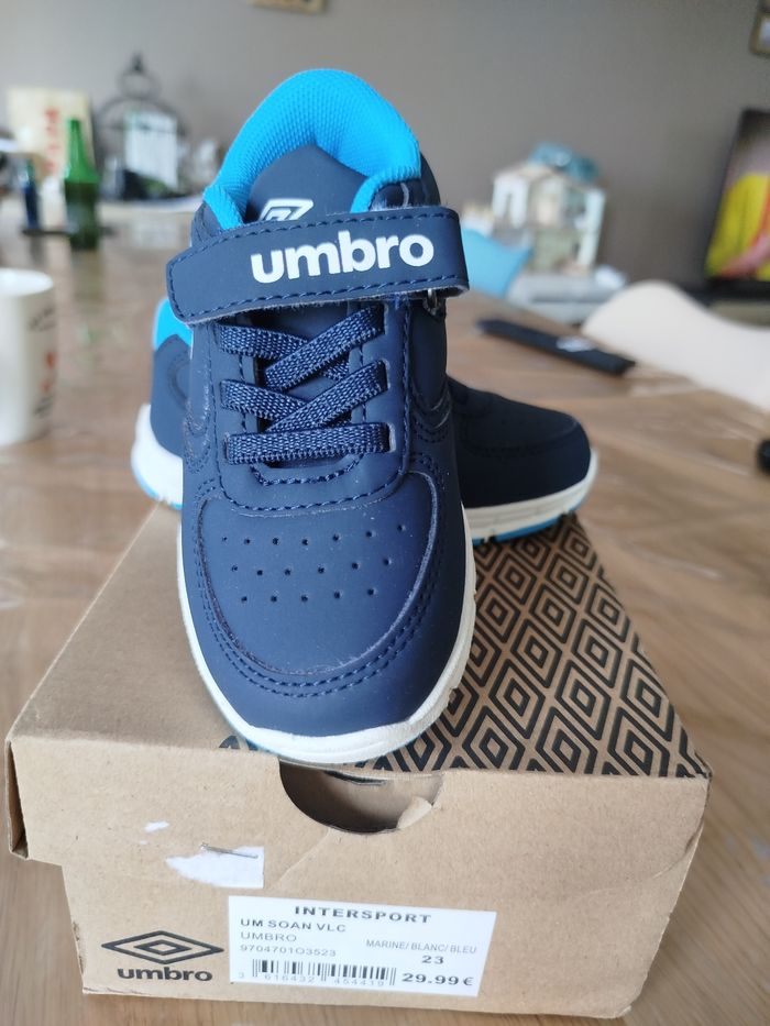 Chaussure bébé umbro taille 23 - photo numéro 2