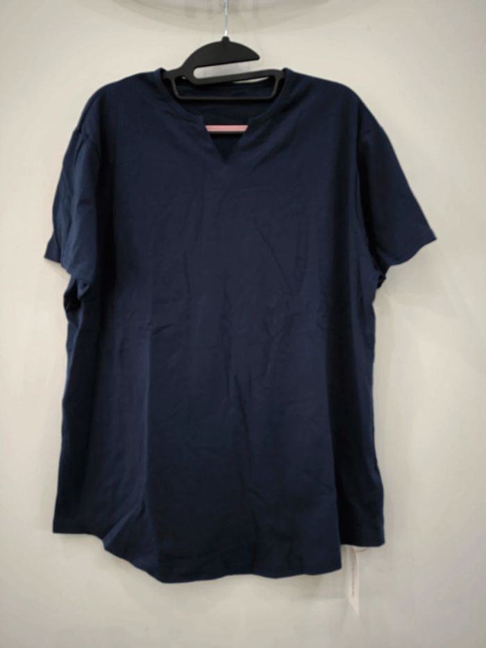 T shirt col v taille L ouku neuf