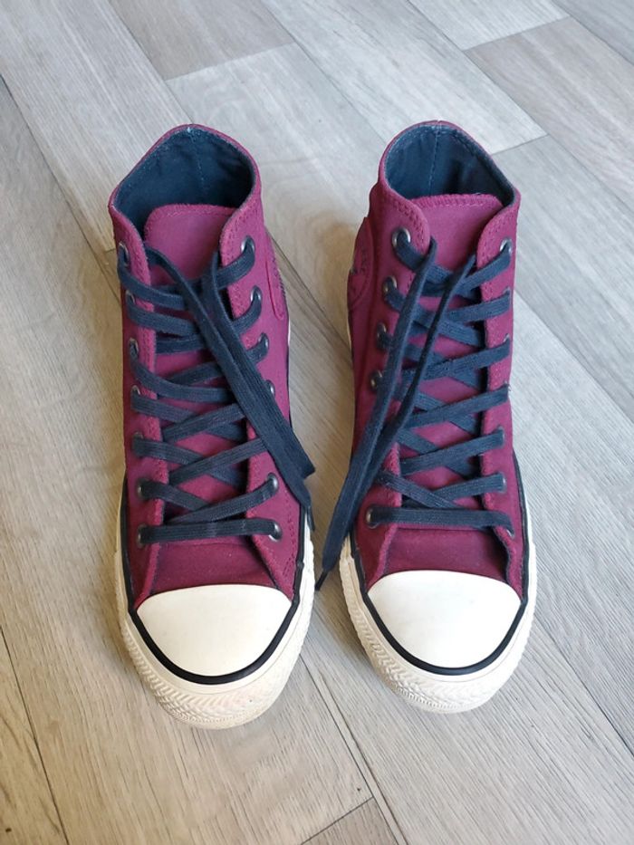 Converse bordeaux et noire P.38.5