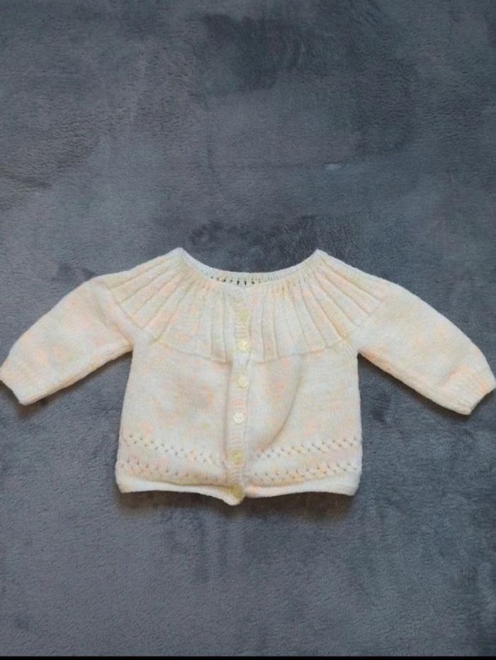 Lot brassière + gilet jaune naissance + chaussons - photo numéro 4