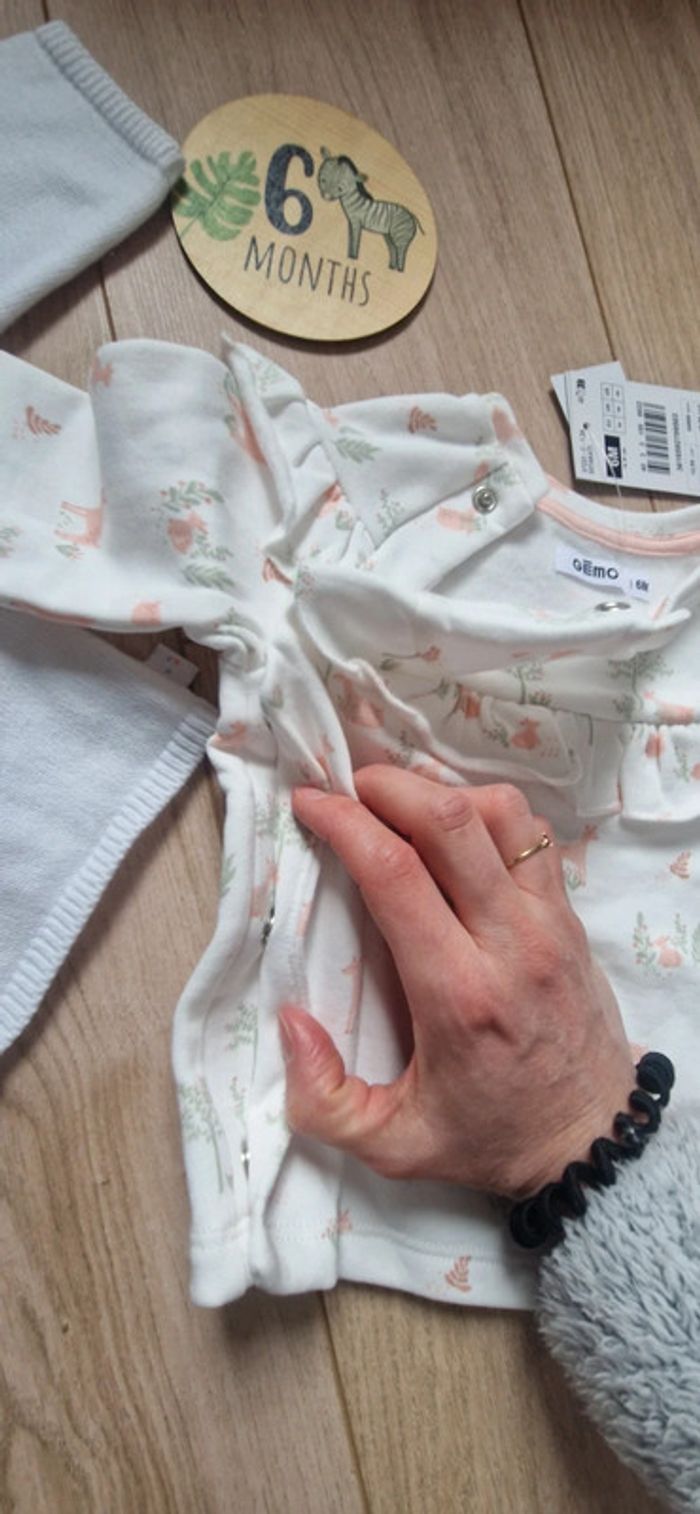 Lot de 1 gilet et 1 sweat bébé fille en 6 mois neufs - photo numéro 6