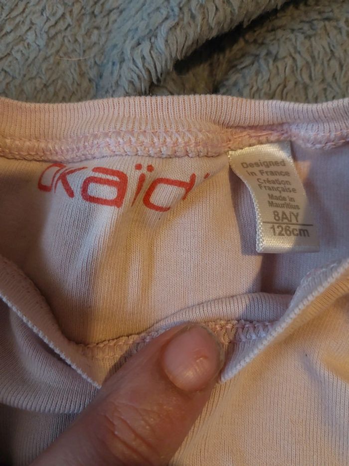 Tee-shirt rose pale avec des cerises en motif taille 8 ans - photo numéro 2