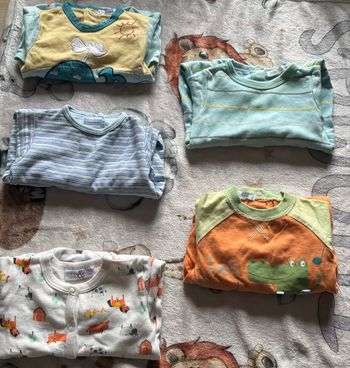 Lot de 5 pyjamas légers taille 1 mois 