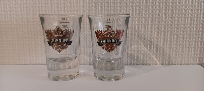 🎉 Lot de 2 Verres Shooter Smirnoff Dorés – Édition Collector ! 🎉