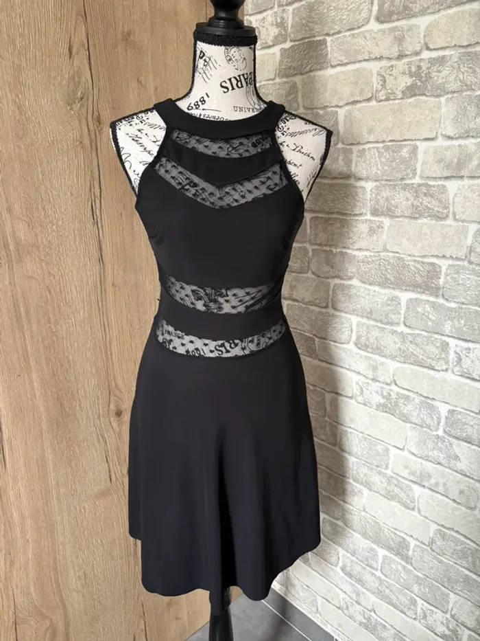 Robe chic en dentelle taille 34