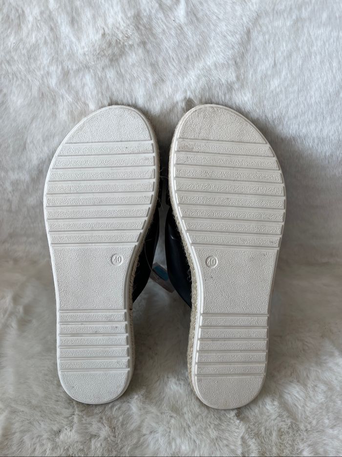 Sandales, claquettes noires pointure 40 - photo numéro 6